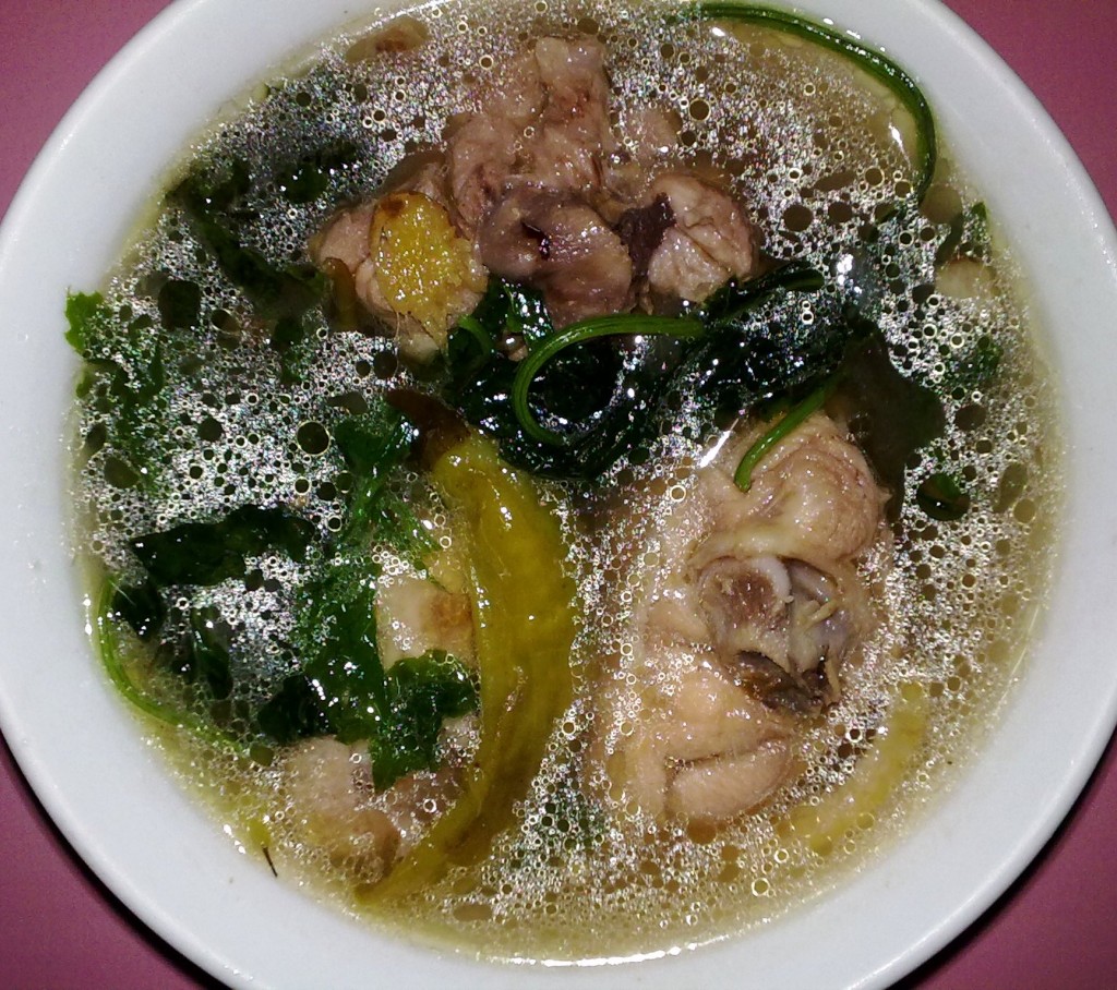 tinolang manok na may dahon ng amapalaya